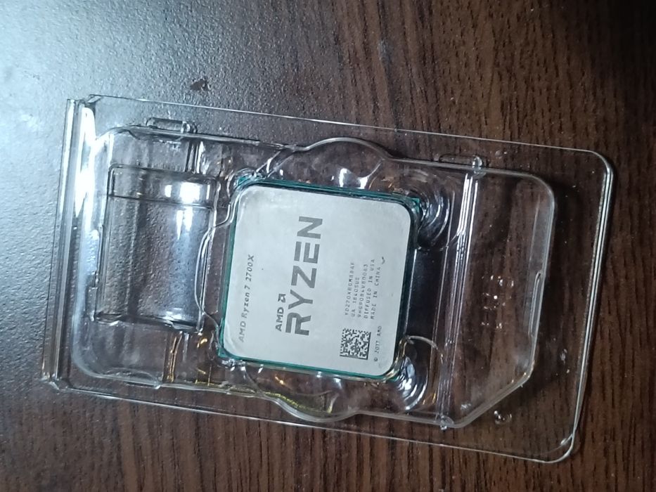 Vând procesor am4 Ryzen 7 2700x
