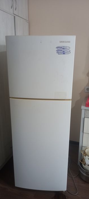 Срочно продам холодильник Самсунг