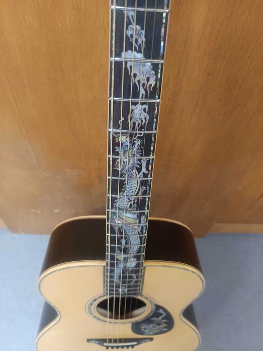 Продавам лютиерска акустична китара - прекрасна