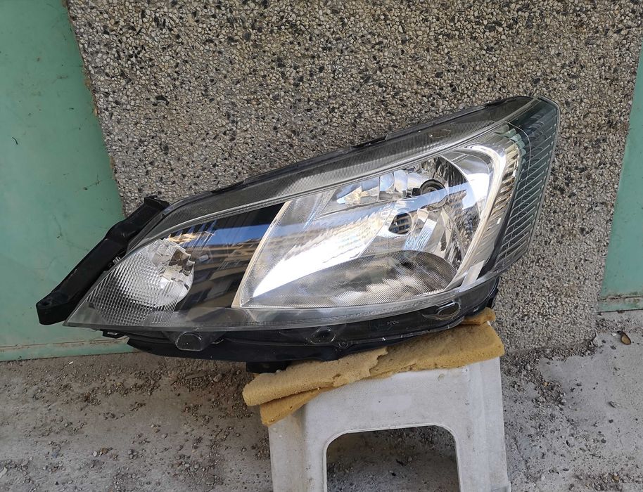 Оригинален фар Ляв Десен  Нисан Nissan Nv200