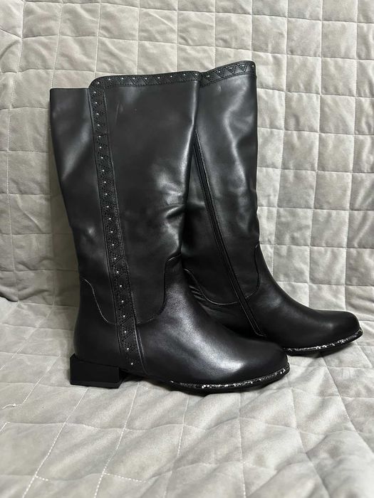 Продам женские сапожки