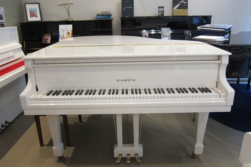 НОВ бял роял SAMICK продава магазин за пиана Мелодия