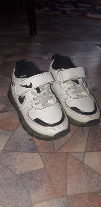 Продам детскую обувь