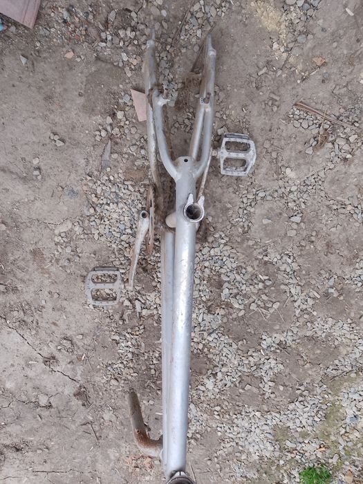 Vând bicicleta BMX pentru piese