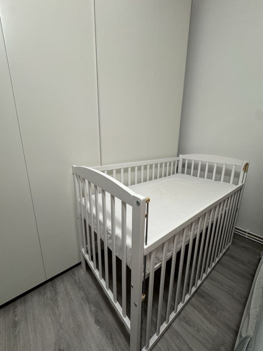 Patut bebe cu laterala culisanta si saltea cocos