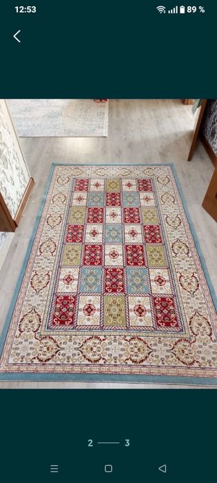 красивый ковер в отличном состоянии