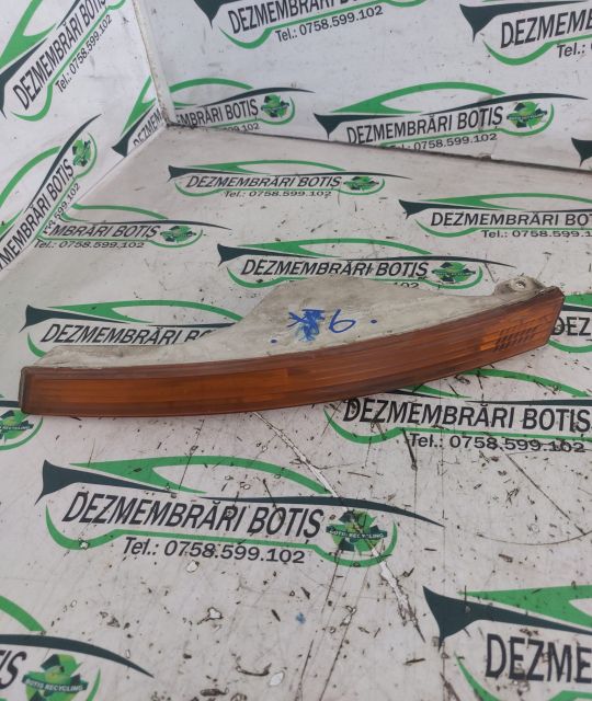 Semnalizare bara fata stanga Volkswagen VW Passat B6