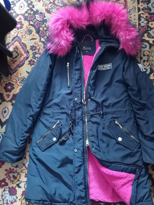 Продам тёплую куртку с капюшоном 46/165 размер