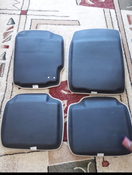 Продам  амортизаторы камри 50