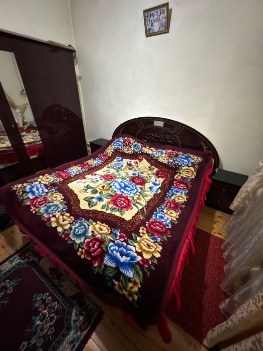 Spalniy kamplekt shkofi, 2 tumbochka va trimo
