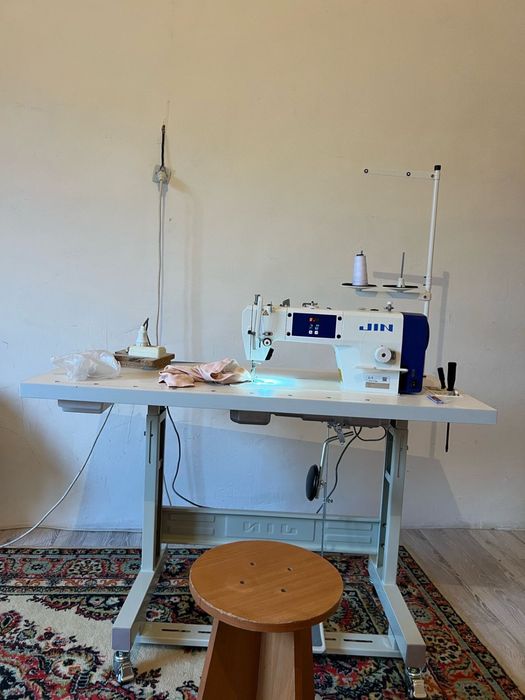 Продам швейную машинку