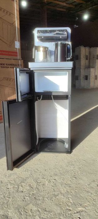 Куллер для воды с чайниками