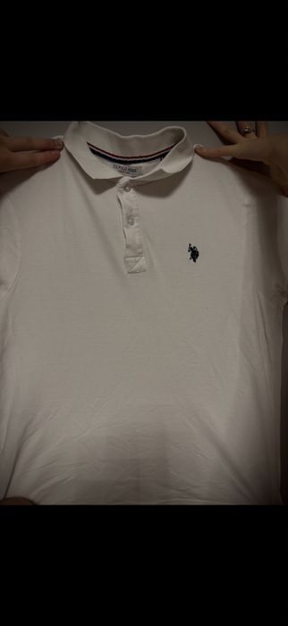 Tricou polo alb – curat, versatil, ideal zilnic