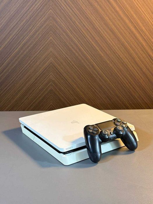 Playstation 4 Slim