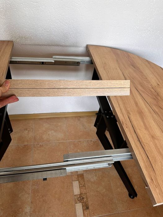 Стол для кухни и гостиной