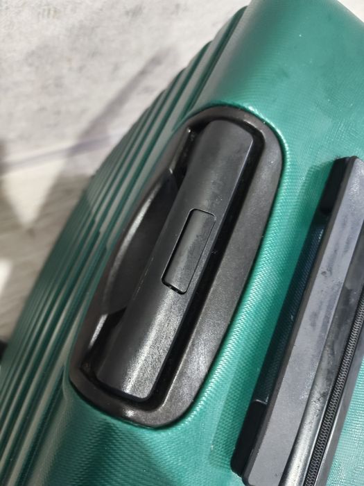 Продам чемодан новый большой!