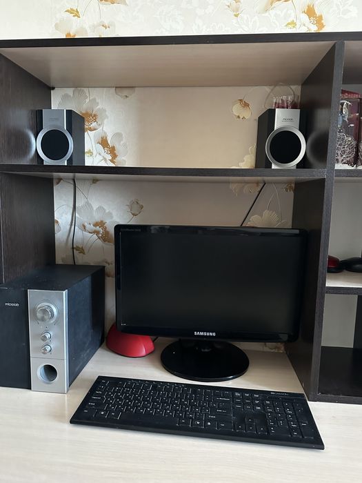 Продам компьютер , сабвуфер с  колонками.