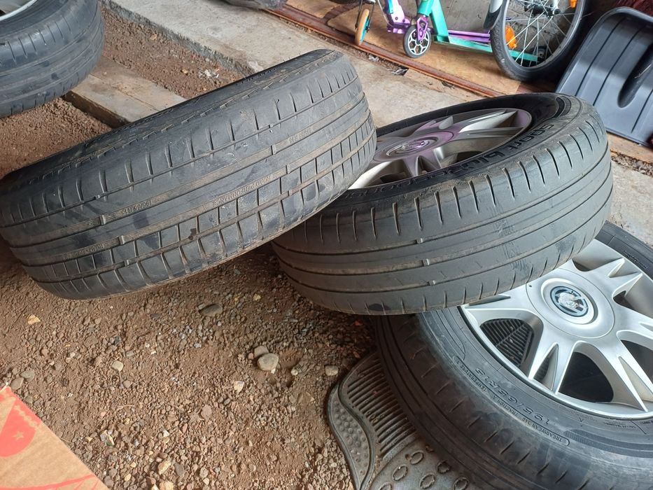 Jante + cauciucuri de vara  originale Seat R15  gama  vag