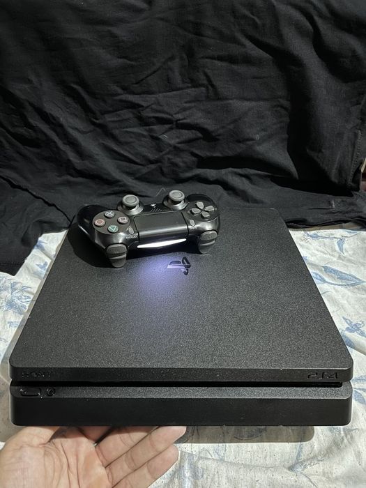 Playstation 4 slim