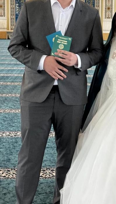 Костюм мужской продам