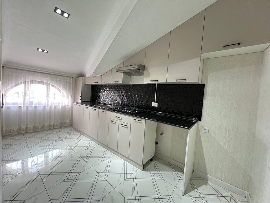 Срочно продаётся 3х -комнатная квартира в мансарде