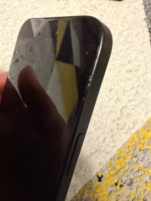 Iphone 15 128GB с три калъфа подарък