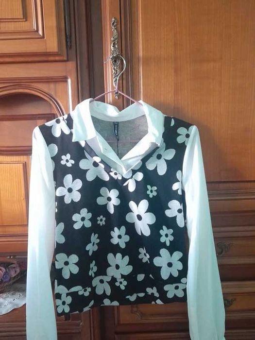 Bluza / pulover alb negru imprimeu floral stil camasa