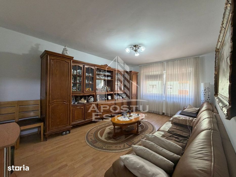 Apartament cu 3 camere, garaj, de vanzare, zona Plavat I I,Timisoara