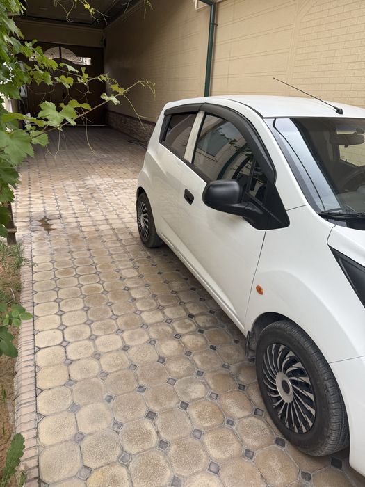Spark avtomat 2011yil 135000 probeg
