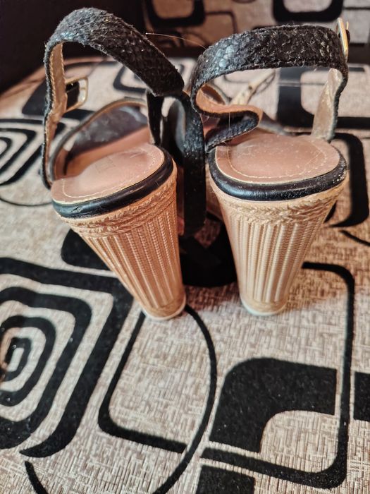 Sandale cu toc elegante