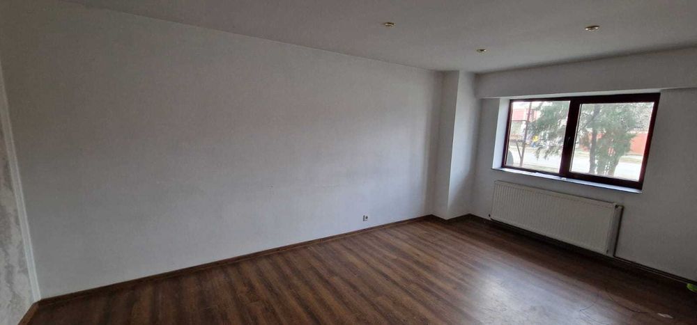 Spatiu comercial la strada principala - Bals, zona Jiu