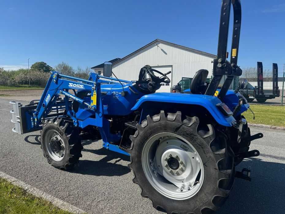 Tractor New Holland Solis RX 50 NOU cu Incarcator Frontal Cupa Cleste si Furci 4x4 John Deere Claas Case Same Deutz Fiat 70 90 Fiat 80 90 Fiat 640