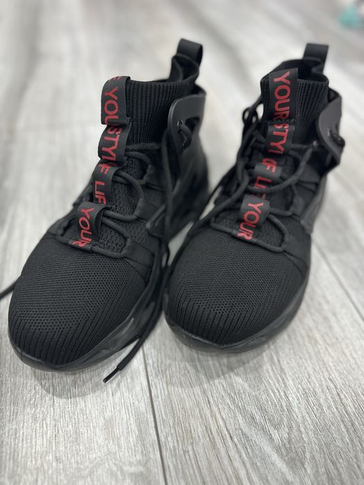 Продам кроссовки