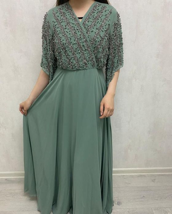 Платье нарядное .