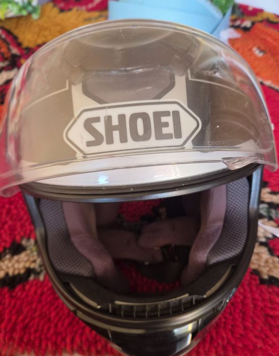 Каска Продавам каска  Shoei GT-Air.. ползвана в добро състояние .
Размер L.
200 евро ако някой се интересува да пише .