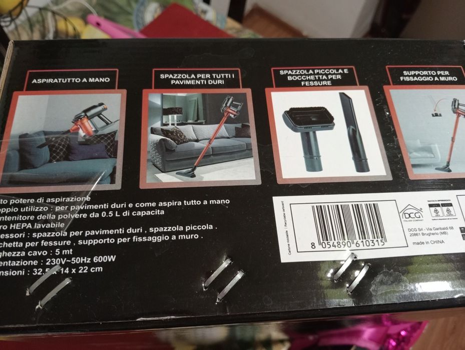 Vând aspirator nou cu fir