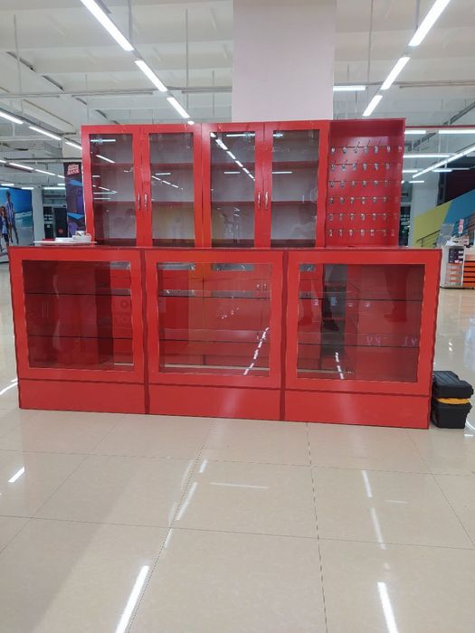 Savdo vitrenasi sotiladi.