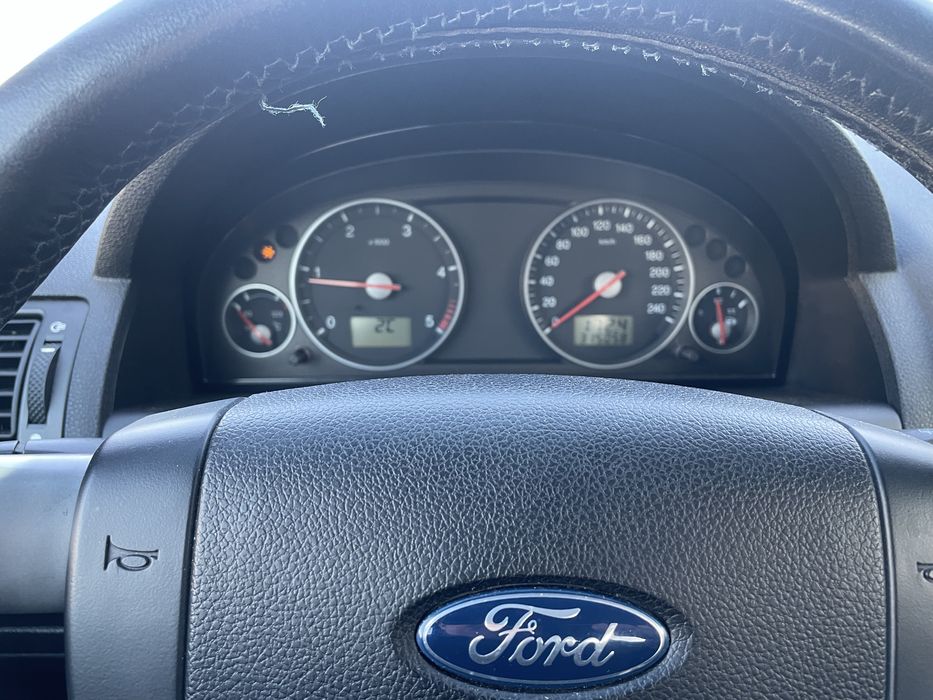 Vând Ford Mondeo