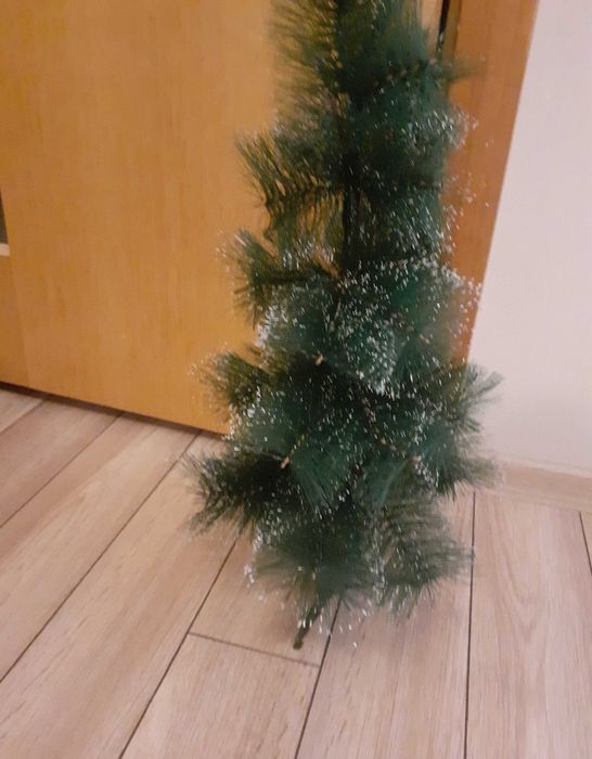 Коледна елха и украса за 20 лв всичко