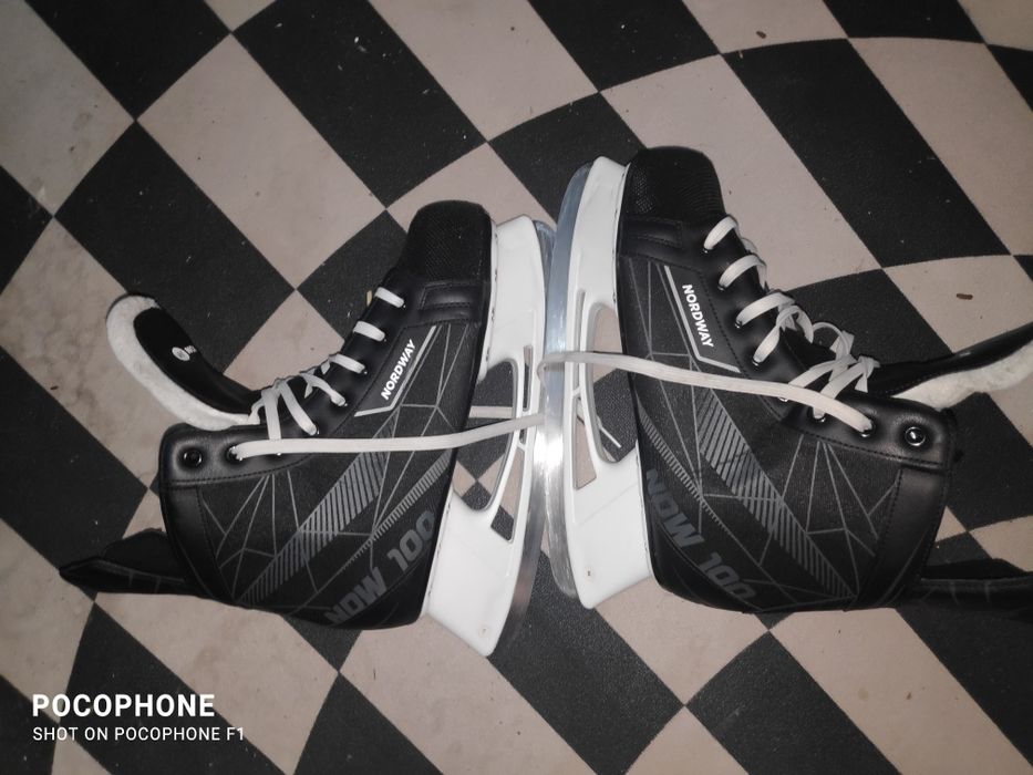 Коньки хоккейные