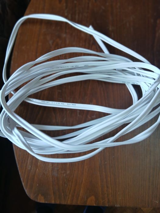 Кабел мостове и фасунка