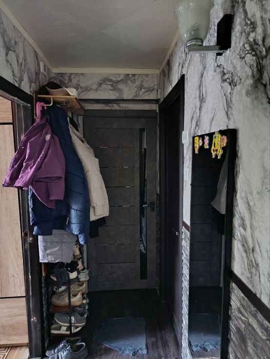 Меняю 3х и 2х ком.кв.на коттедж или дом в районе 21 школы или горсети