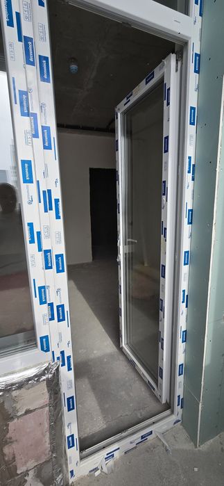 Продам балконное окно с дверью