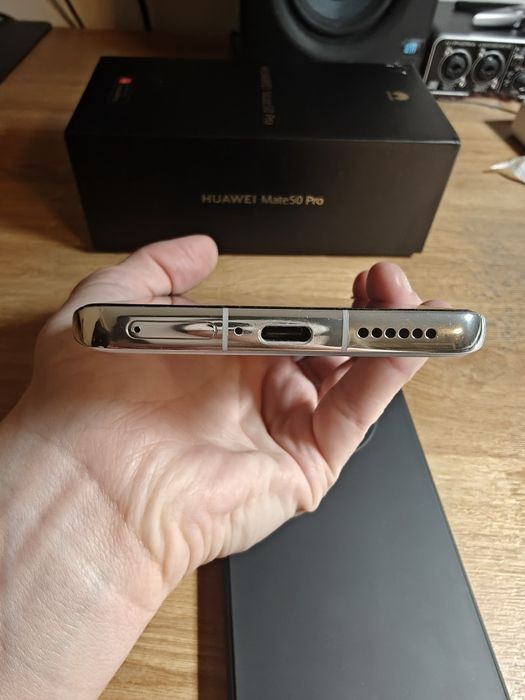 Huawei Mate 50 Pro cu card SD