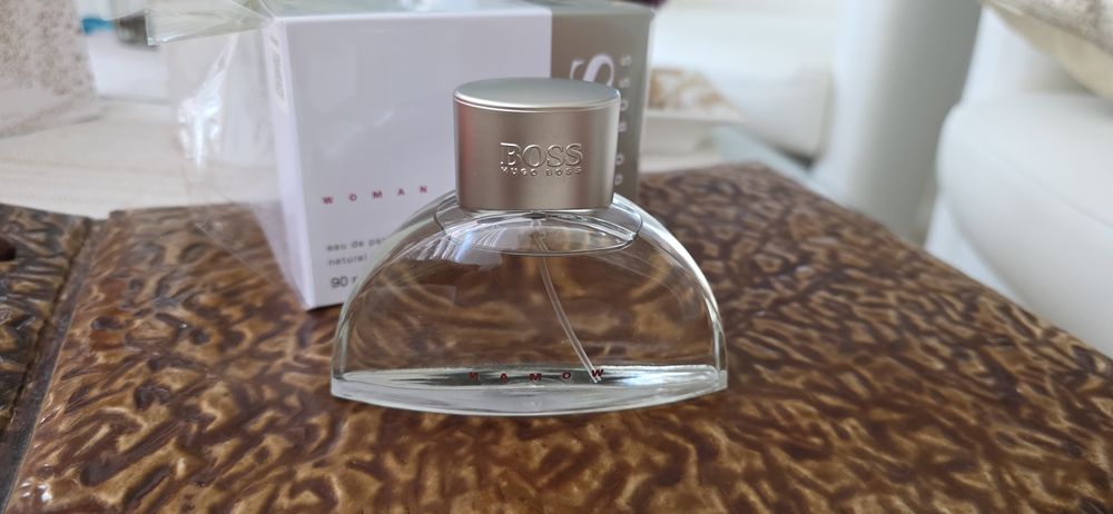 Hugo Boss, BOSS WOMAN 90ML
Boss Woman
Eau de Parfum за жени 90 ml
Boss Woman
Eau de Parfum за жени 90 ml