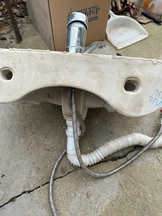 Раковина со смесителем