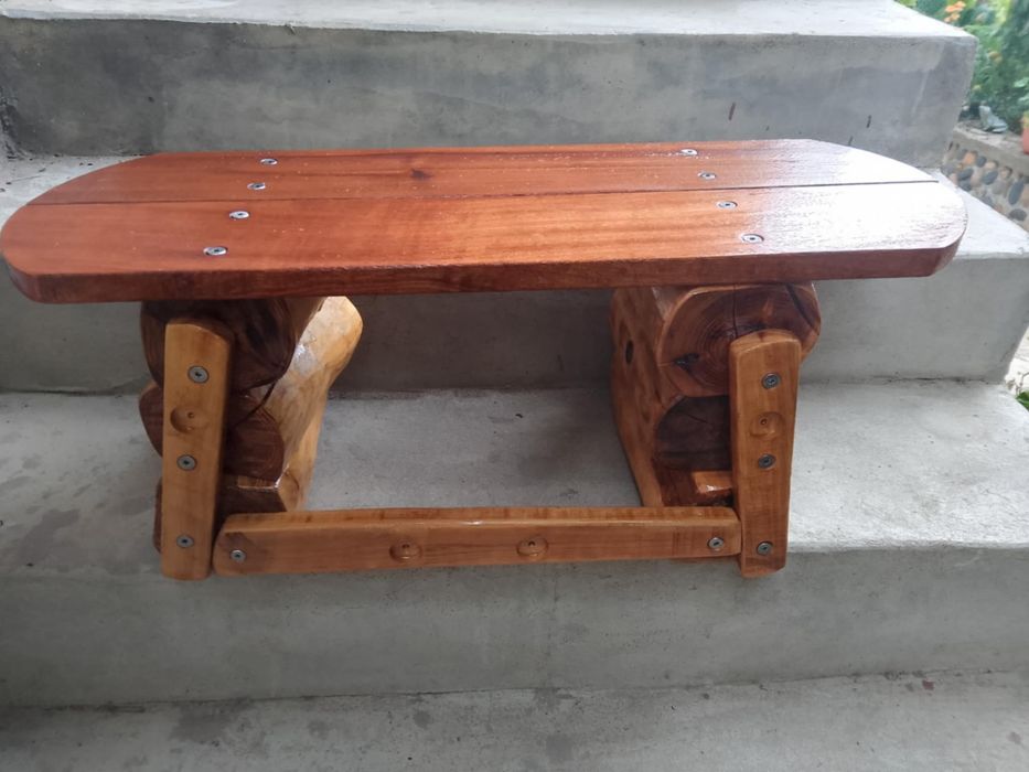 Битово ръчноизработено столче от акация и махагон