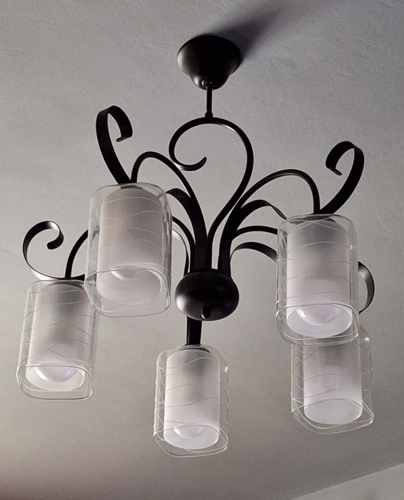 Lustra metal, globuri deosebite