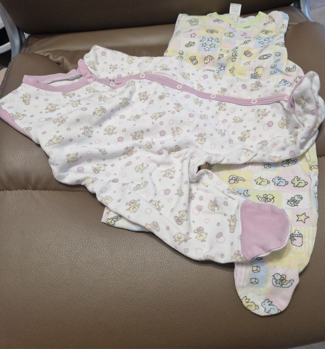 Продавам бебешки дрешки