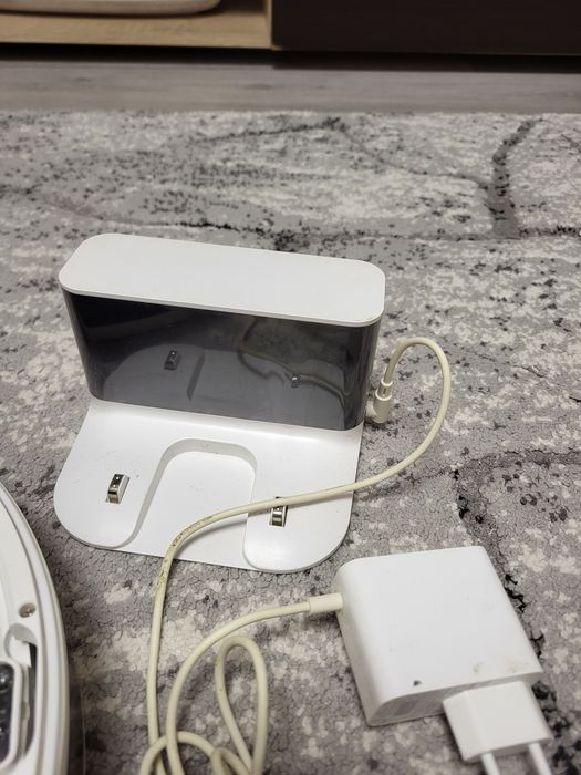 Vând robot de aspirare XIAOMI